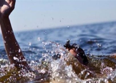 صورة أرشيفية لشاب يغرق في المياه
