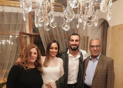 محمد الشرنوبي مع خطيبته