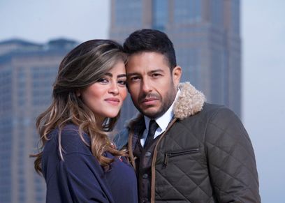 محمد حماقى يحتفل مع زوجته بمناسبة عيد الحب.. 