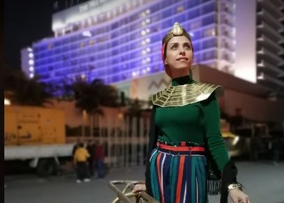 صاحبة صورة كواليس حفل موكب المومياوات