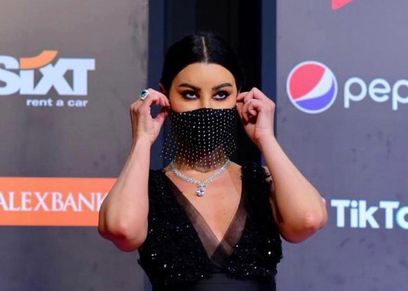 كمامات اروى جودة في مهرجان الجونة السينمائي