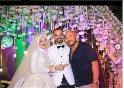 محمود العسيلي يحيي حفل زفاف إحدى متابعيه
