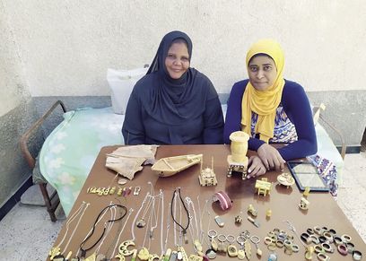 فاطمة تصنع من الفسيخ شربات