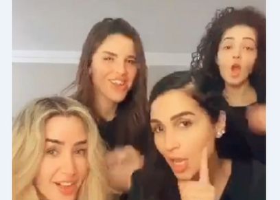 هنا الزاهد مع صديقاتها على 