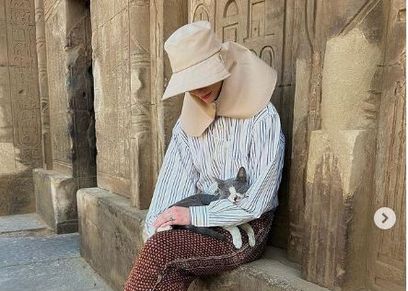 أنيا تايلور جوي توثق زيارتها إلى مصر