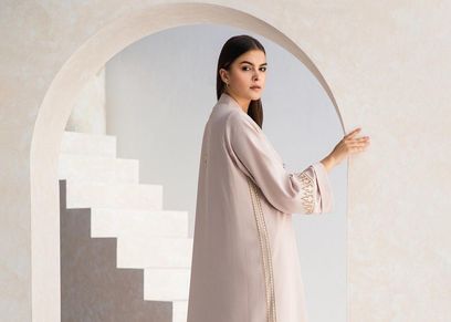 عبايات سادة ملونة موضة 2022