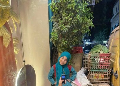 سيدة الخضار وابنتها