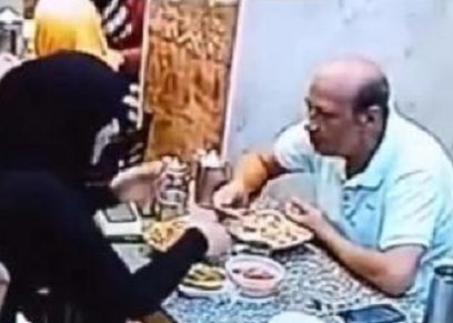 سيدة تعتدي على زوجها