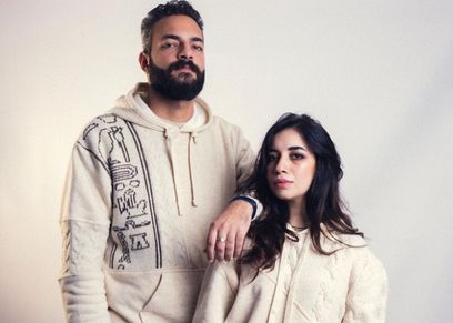 الين ومارك يصممان أزياء بخيوط مصرية
