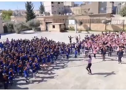 مدرسة تستبدل طابور الصباح بالرقص على أغنية فيروز
