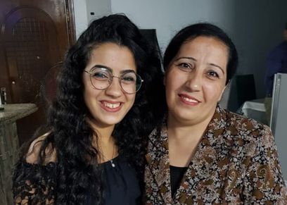 ميرنا ووالدته