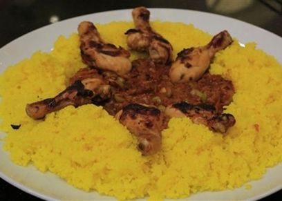 دبابيس دجاج بالزيتون والهريسة