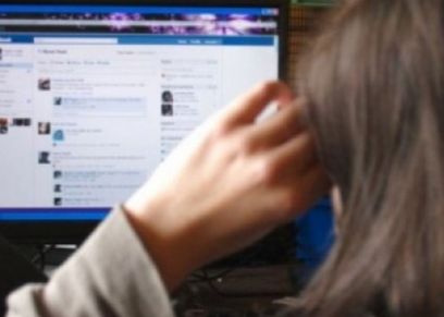 محاولات ابتزاز سعودي لفتاة وتهديدها بنشر صورها الخاصة