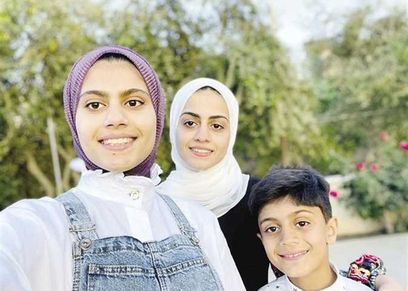 خلود الدحدوح وشقيقاتها
