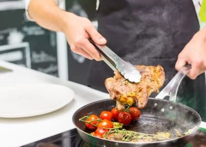 طريقة عمل اللحمة في الفرن بعد سلقها
