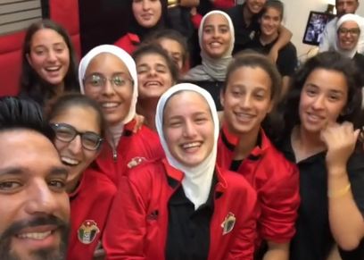 حسن الرداد وبعض لاعبات المنتخب