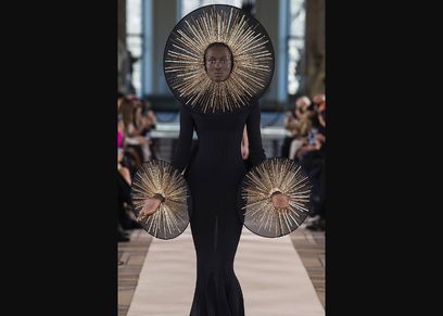 عرض أزياء Schiaparelli في باريس