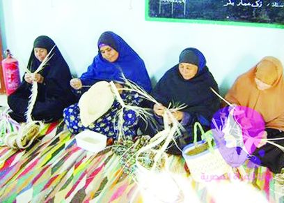 حرف يدوية تعمل بها المرأة المصرية..ارشيفية