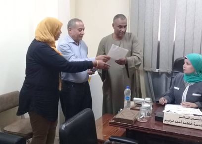 المهندسة فاطمة تستقبل المواطنين لحل مشاكلهم