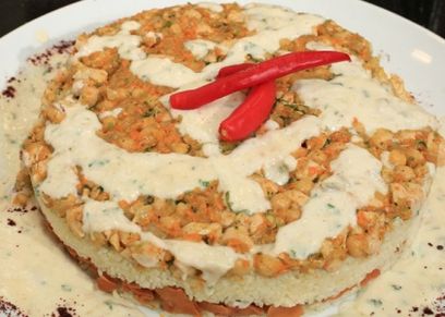 فتة دجاج بالصلصة البيضاء