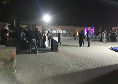 عاصفه ترابيه تتسبب في إنهاء المهرجان 
