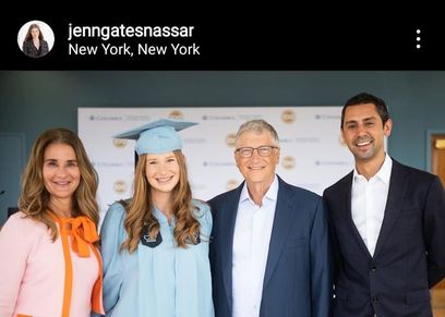 جنيفر جينتس تحتفل بتخرجها مع والدها وزوجها