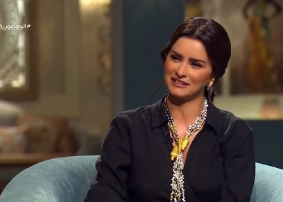 الفنانة نور