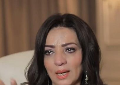 الفنانة مونيا تبكي على فراق حبيبها