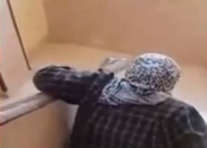 الأم