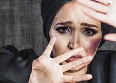 فتيات يروين حكاياتهن مع 