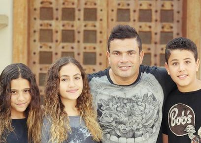 عمرو دياب وابناءه 