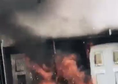 جانب من حريق أحد المباني