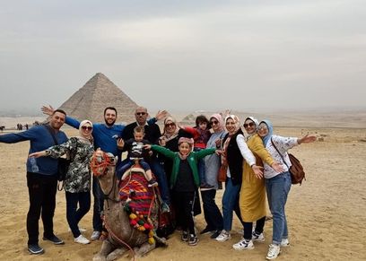 سلمى برفقة والدها الراحل وأسرتها