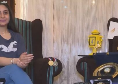 شابة تتحدى اعاقة السمع وتتقن الرقص الشعبي والإيقاعي