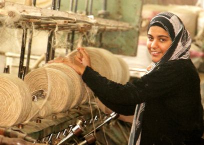 سيدات تعمل في مصنع بمحافظة الغربية