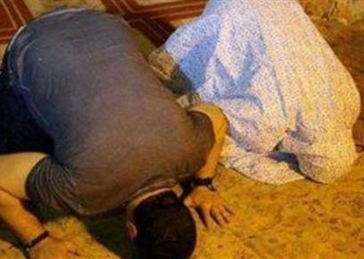 صلاة الزوج والزوجة جماعة 