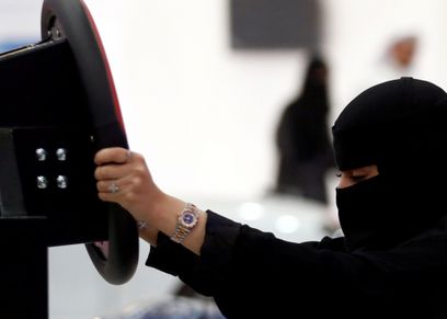 قيادة الطائرات