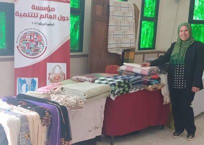 بالصور| (زجاج معشق وأركيت).. هدايا عيد الام في معرض الأسر المنتجة وذو للاحتياجات الخاصة