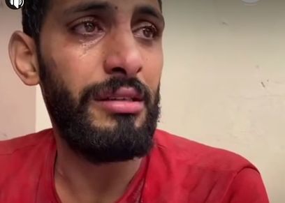 أب يودع طفلته