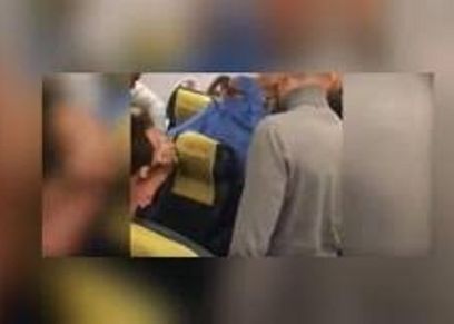امرأة تهدد الركاب بتفجير الطائرة