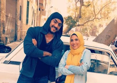 أحمد العوضي مع مسئولة صفحاته على السوشيال ميديا