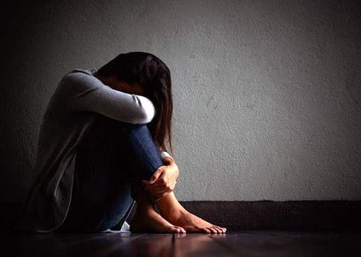 قصة متهمة بممارسة الرذيلة مع ابن شقيقها 