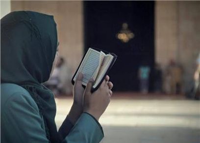 قراءة القرأن ـ صورة تعبيرية