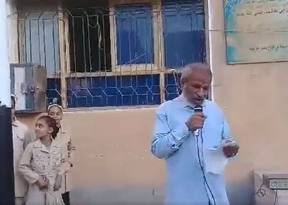 بالفيديو| معلم يغني