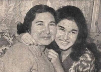 الفنانة كريمان ووالدتها
