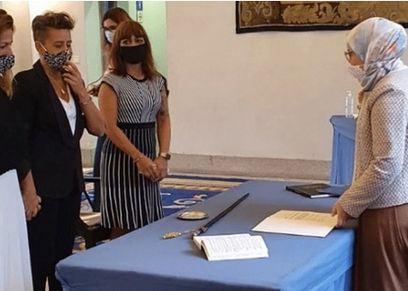 مسلمة أشرفت على زواج مثليتين