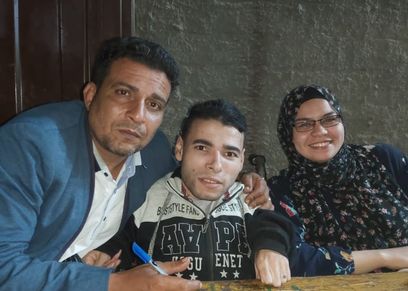 خالد زوجته مايسة  أمام اللجان الانتخابية