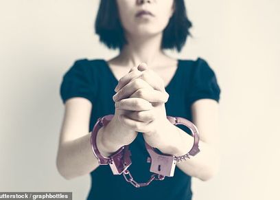 صينية تحرق والدتها لرفضها الزواج من حبيبها