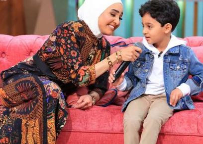هلا رشدي وابنها