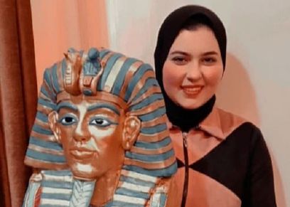 آية أبوالحمايل والتمثال